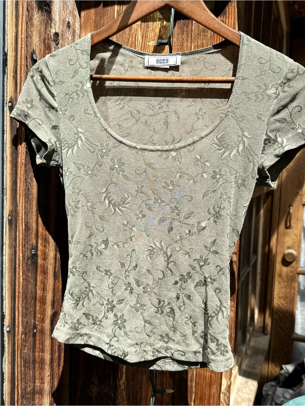 Sage Olive Green Short Sleeve Scoop Neck Floral Fitted Shirt